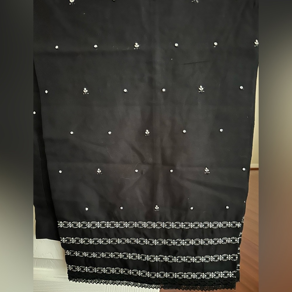 Black and white dot pattern trousers